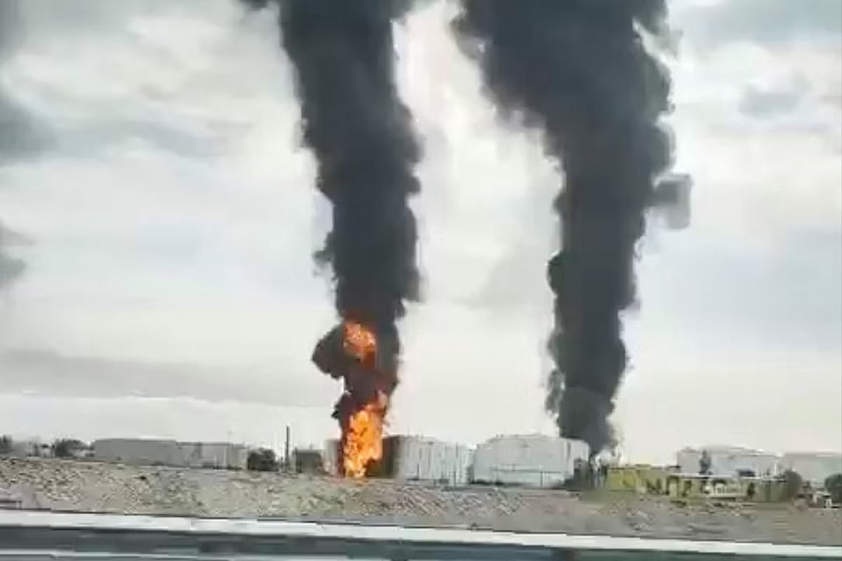 ரஷ்ய எண்ணைய் சுத்திகரிப்பு ஆலை மீது உக்ரைன் தாக்குதல் : பற்றியெரிந்த கிரீமியா எண்ணெய் கிடங்கு ! 