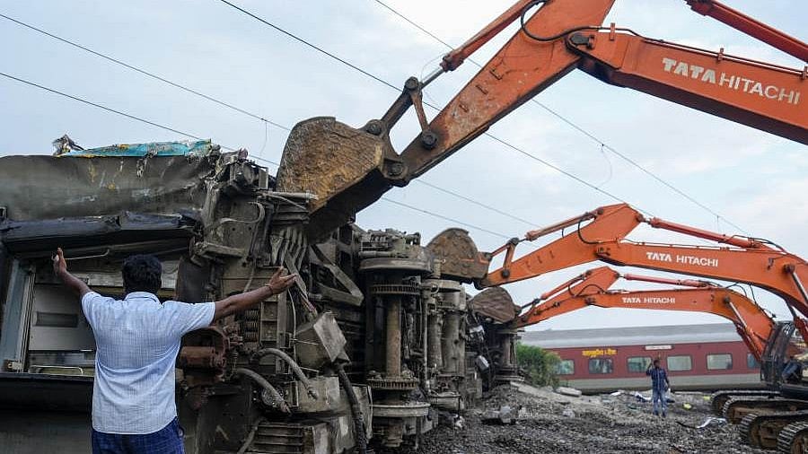 கவரைப்பேட்டை ரயில் விபத்து : மீட்புப் பணிகளை துரிதமுடன் மேற்கொண்ட தமிழ்நாடு அரசு!