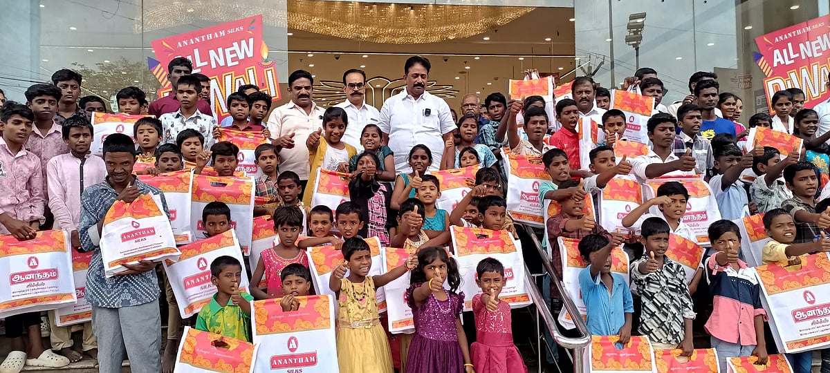 சத்தமில்லாமல் உதவி - ஆதரவற்ற குழந்தைகளுக்கு ரூ.5.20 லட்சத்திற்கு புத்தாடை வாங்கி கொடுத்த திமுக MLA!