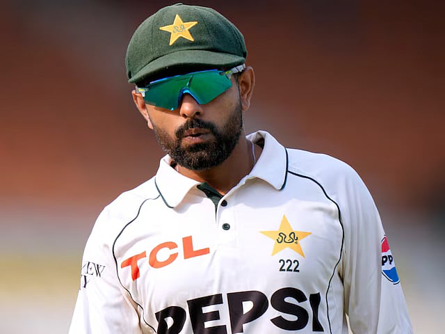 2 வருடத்தில் அரைசதம் கூட அடிக்காத சோகம்... பாபர் அசாமை அணியில் இருந்து நீக்கிய பாகிஸ்தான்... காரணம் என்ன?