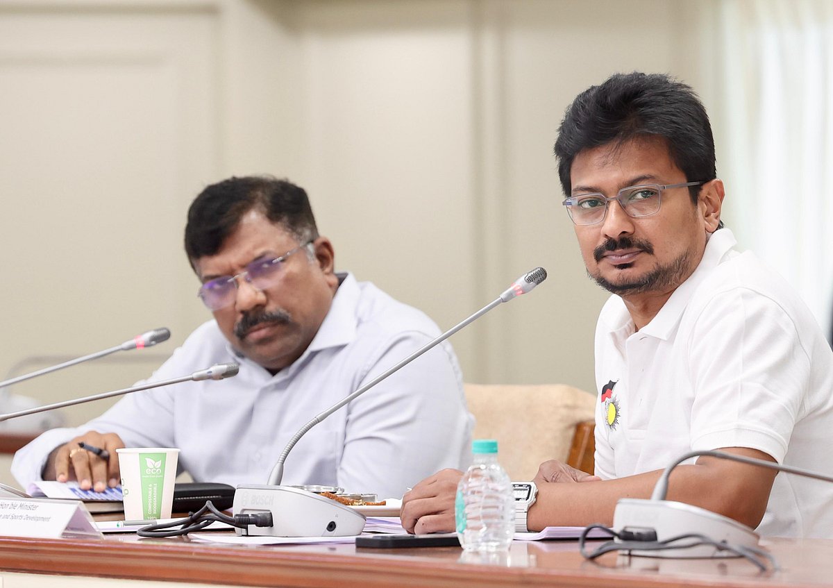 வடகிழக்கு பருவமழை : பேரிடரை எதிர்கொள்ள முன்கள வீரராய் களத்தில் நின்று பணியாற்றிய துணை முதலமைச்சர் !