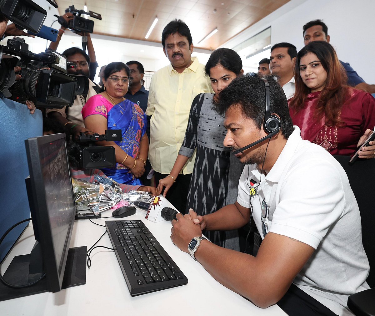 வடகிழக்கு பருவமழை : பேரிடரை எதிர்கொள்ள முன்கள வீரராய் களத்தில் நின்று பணியாற்றிய துணை முதலமைச்சர் !