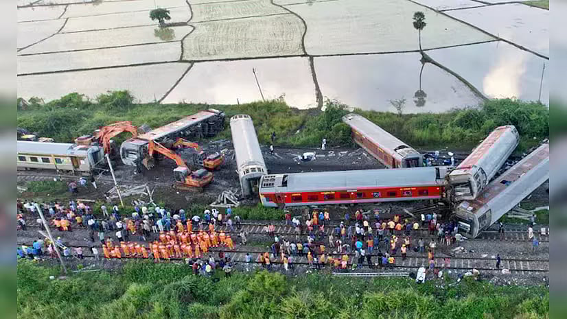 ரயில்வேயின் தனி பட்ஜெட்டை நீக்கியது ஏன்? ரயில் விபத்துக்குக் காரணம் என்ன? - கி.வீரமணி கேள்வி ! 