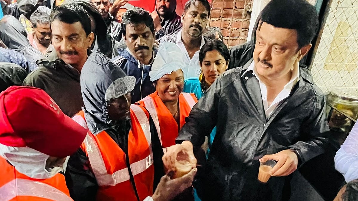 ’வாங்க டீ சாப்பிடலாம்..” : அன்போடு அழைத்த முதலமைச்சர் மு.க.ஸ்டாலின் - நெகிழ்ந்த முன்களப் பணியாளர்கள்!