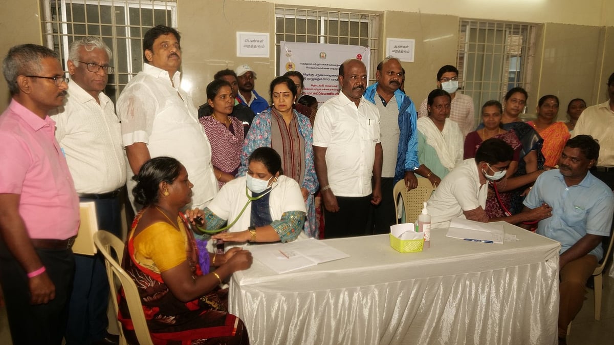 தமிழ்நாடு முழுவதும் 1000 மருத்துவ முகாம்கள் : நோய்களில் இருந்து மக்களை பாதுகாக்கும் அரசு!