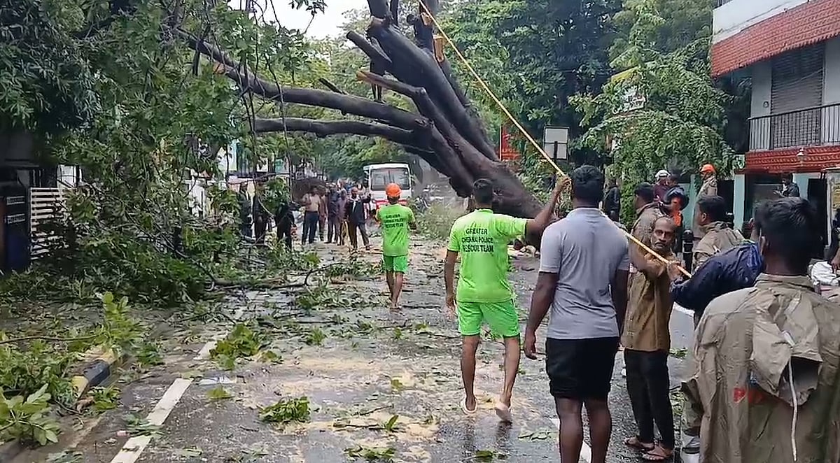 கொட்டித் தீர்க்கும் கனமழை : களத்தில் சென்னை மாநகராட்சி!  