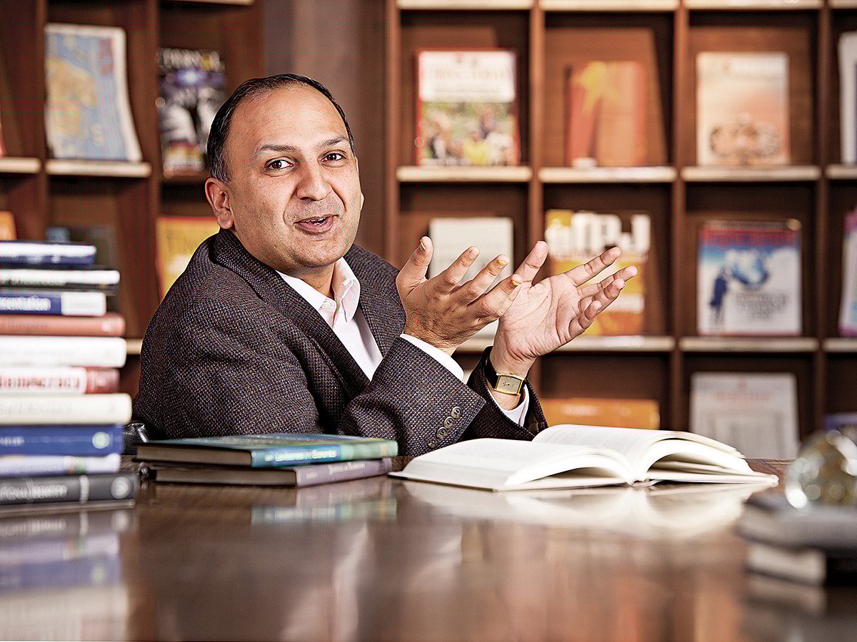 புதிய தணிக்கை - வெளிநாட்டில் வெளியிடப்படும் புத்தகங்கள் இந்தியாவில் தடை : எழுத்தாளர்கள் குற்றச்சாட்டு!