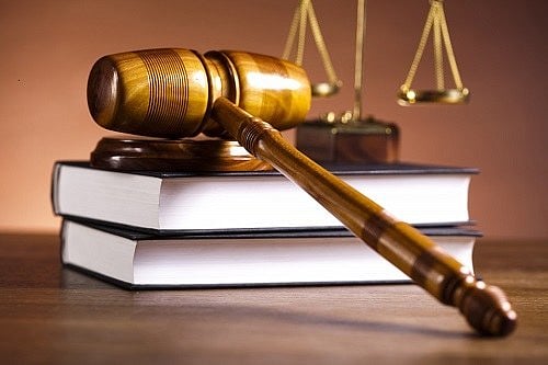 “அரசியல்வாதிகளை புகழ்வது, நீதித்துறை மீதான நம்பிக்கையை குறைக்கிறது” : நீதிபதி பி.ஆர்.கவாய் கண்டனம்!