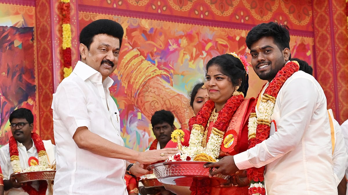 இந்து சமய அறநிலையத்துறை சார்பில் 379 இணைகளுக்கு திருமணம் : சீர்வரிசை வழங்கி முதலமைச்சர் வாழ்த்து ! 