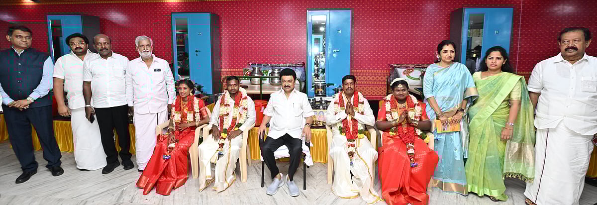 இந்து சமய அறநிலையத்துறை சார்பில் 379 இணைகளுக்கு திருமணம் : சீர்வரிசை வழங்கி முதலமைச்சர் வாழ்த்து ! 