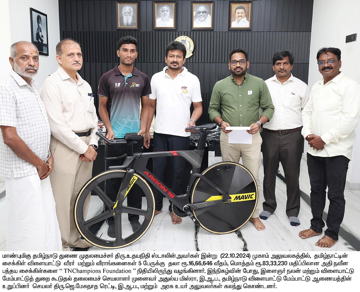 13 வீரர்களுக்கு ரூ.1 கோடிக்கான நலத்திட்ட உதவிகளை வழங்கினார் துணை முதலமைச்சர் உதயநிதி !