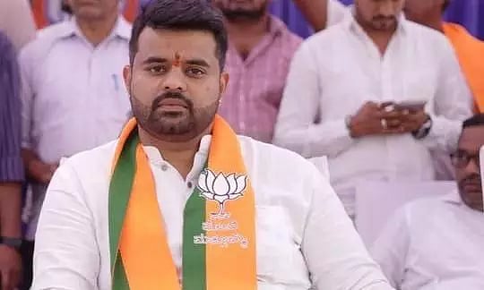 பாலியல் வழக்கு : முன்னாள் MP பிரஜ்வல் ரேவண்ணா ஜாமின் மனு தள்ளுபடி : கர்நாடக உயர்நீதிமன்றம் அதிரடி !