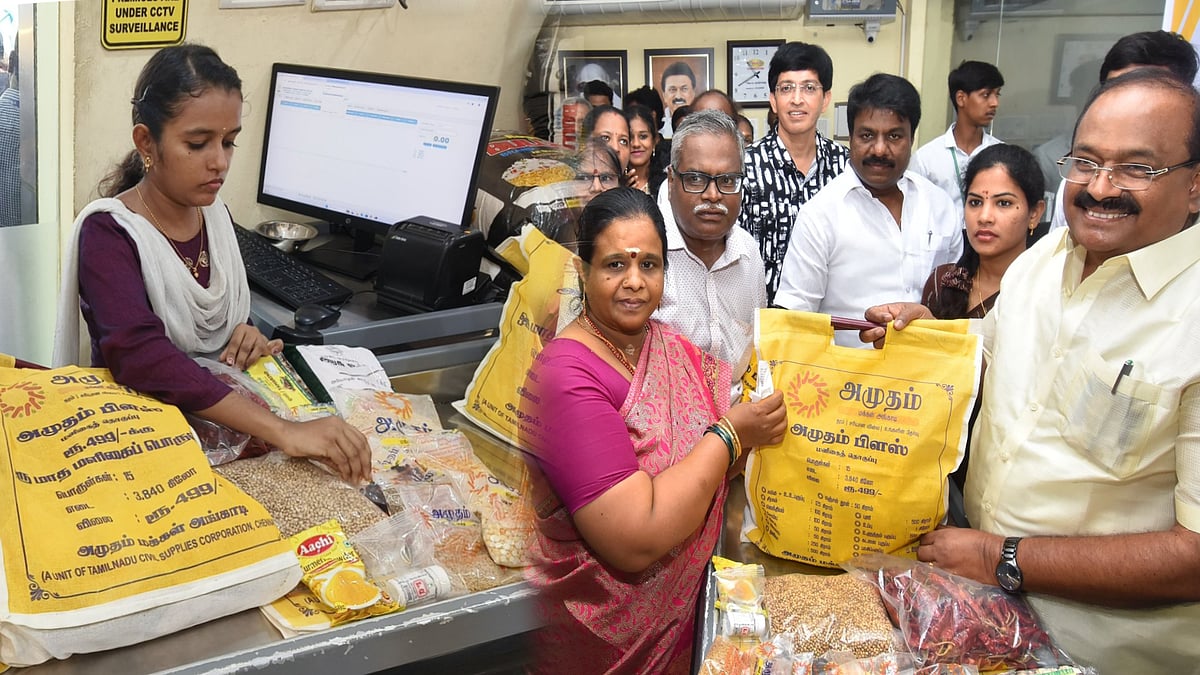 அமுதம் மக்கள் அங்காடியில் 15 வகையான மளிகைப்பொருட்கள் அடங்கிய மளிகைத் தொகுப்பு விற்பனை: விலை விவரம் என்ன? 