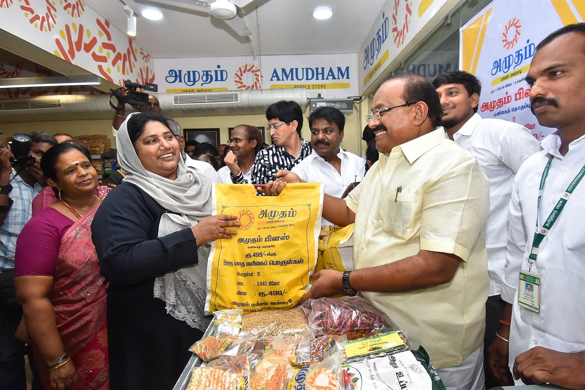 அமுதம் மக்கள் அங்காடியில் 15 வகையான மளிகைப்பொருட்கள் அடங்கிய மளிகைத் தொகுப்பு விற்பனை: விலை விவரம் என்ன?