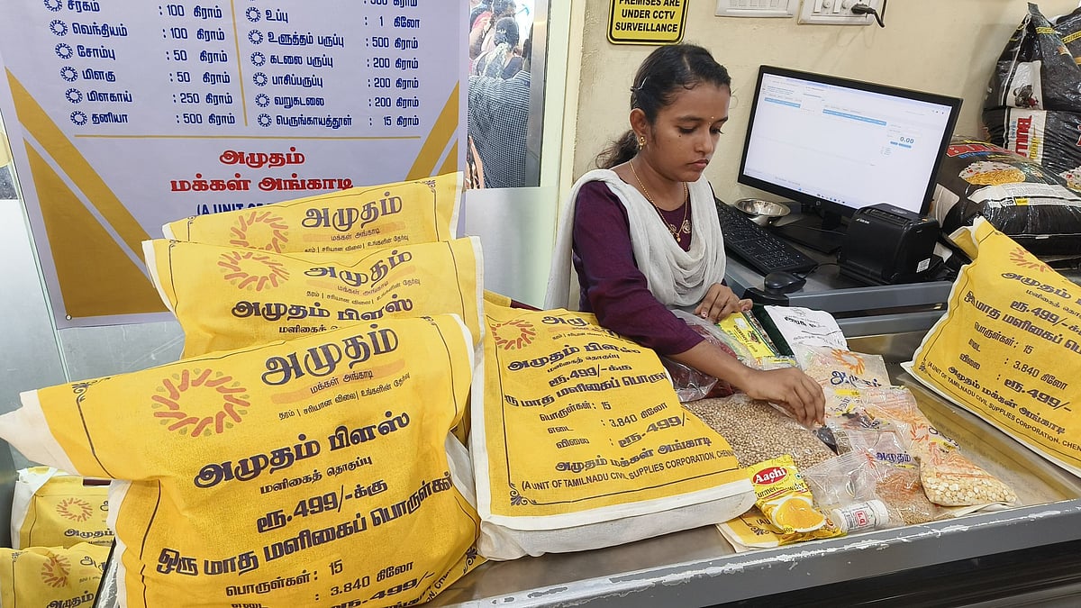 அமுதம் மக்கள் அங்காடியில் 15 வகையான மளிகைப்பொருட்கள் அடங்கிய மளிகைத் தொகுப்பு விற்பனை: விலை விவரம் என்ன?