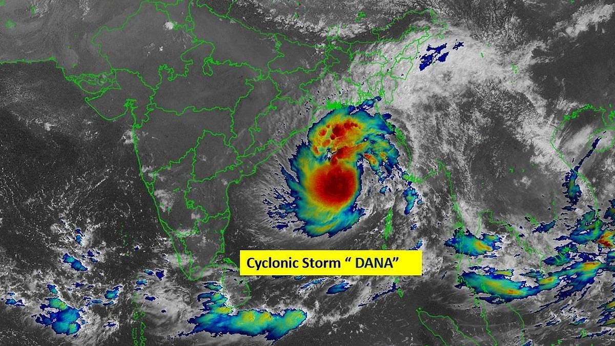 இன்று இரவு கரையை கடக்கிறது "டானா" புயல் : கொல்கத்தா விமான நிலையம் மூடல் !