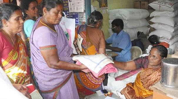 இலவச வேட்டி, சேலை வழங்கும் திட்டம் : பின்பற்ற வேண்டிய வழிகாட்டு நெறிமுறைகள் என்னென்ன?