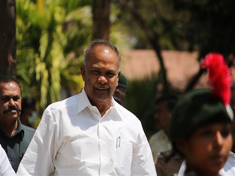 ”ரஜினிக்கு பதில் பாஜக விஜயை அரசியலுக்கு கொண்டுவந்துள்ளார்களோ ?...” - சபாநாயகர் அப்பாவு !