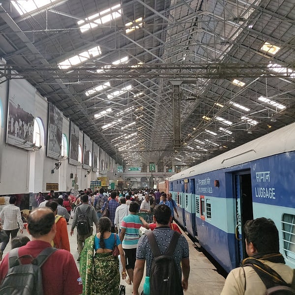 சென்னையின் 4 ரயில் நிலையங்களில் நடைமேடை டிக்கெட் விற்கப்படாது : தெற்கு ரயில்வே அறிவிப்பு !