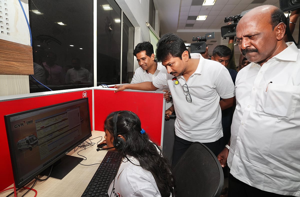 தீபாவளி... 108 அவசார கால மையத்தில் துணை முதலமைச்சர் உதயநிதி ஆய்வு !