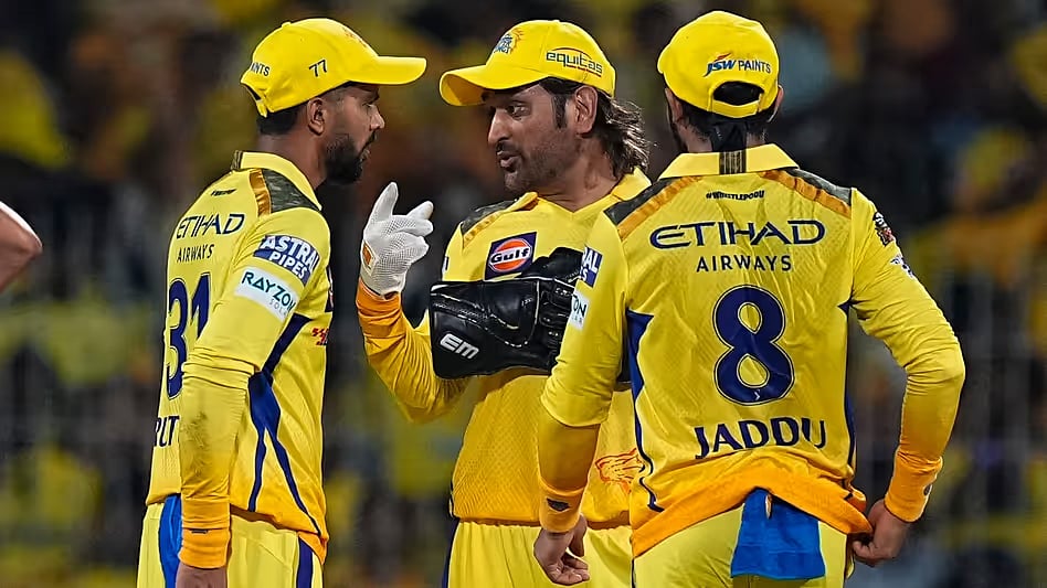 தோனியை தக்கவைத்த CSK : 2025 IPL தொடரில் தக்கவைக்கப்பட்ட வீரர்களின் அணி விவரம்!