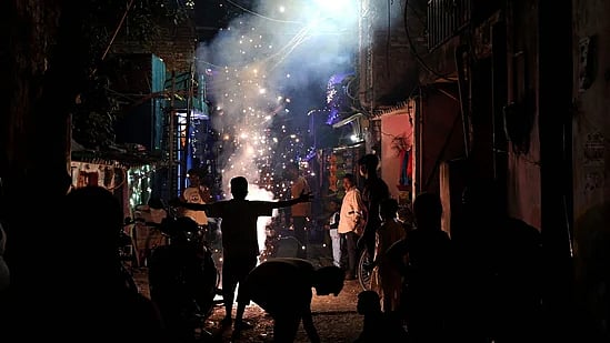 தீபாவளி: “தீ விபத்துகள் தொடர்பாக 232 அவசர அழைப்புகள்” - தீயணைப்பு மற்றும் மீட்பு பணித்துறை தகவல்!