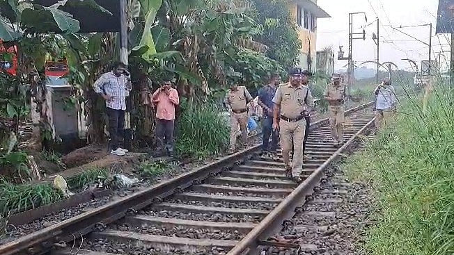 கேரளாவில் ரயில் மோதி தமிழ்நாட்டைச் சேர்ந்த 4 பேர் பலி!