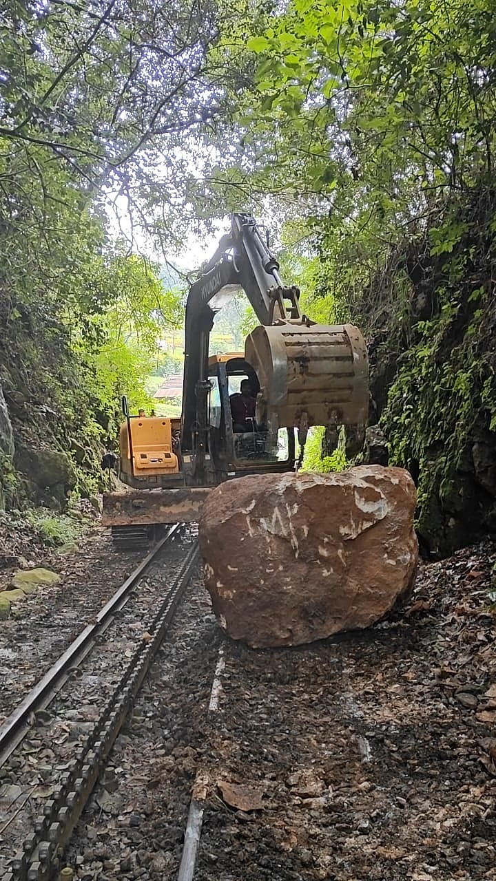 கனமழையால் மண் சரிவு! : மேட்டுப்பாளையம் - குன்னூர் மலை ரயில் இன்று ரத்து!