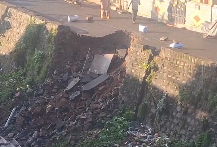 நீலகிரி - குன்னூரில் மண் சரிவு! : மீட்புப்பணி திவிரம்!