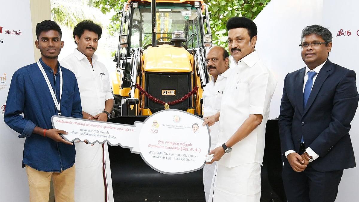 இவர்கள் இனி தொழில் அதிபர்கள் : அண்ணல் அம்பேத்கர் தொழில் முன்னோடிகள் திட்டத்தை பாராட்டிய தினத்தந்தி நாளேடு