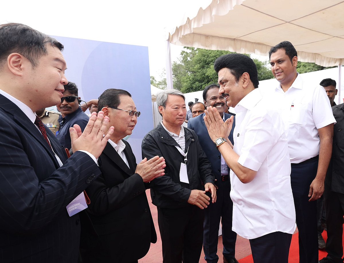 ரூ.1,000 கோடி முதலீடு; 15,000 பேருக்கு வேலை: அரியலூரில் DeanShoes நிறுவனம் -அடிக்கல் நாட்டினார் முதல்வர்!