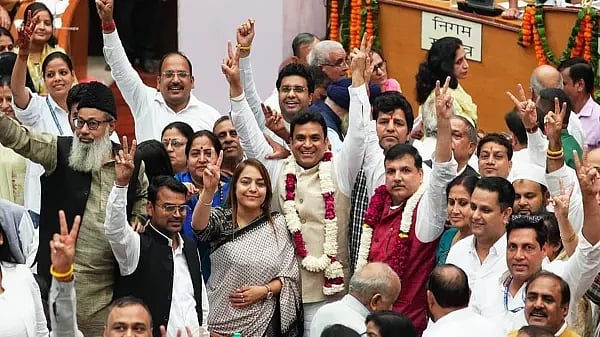 7 மாதங்களுக்கு பிறகு... 1 வாக்கு வித்தியாசத்தில் வெற்றி பெற்ற ஆம் ஆத்மி: பரபரப்பான டெல்லி மேயர் தேர்தல் !