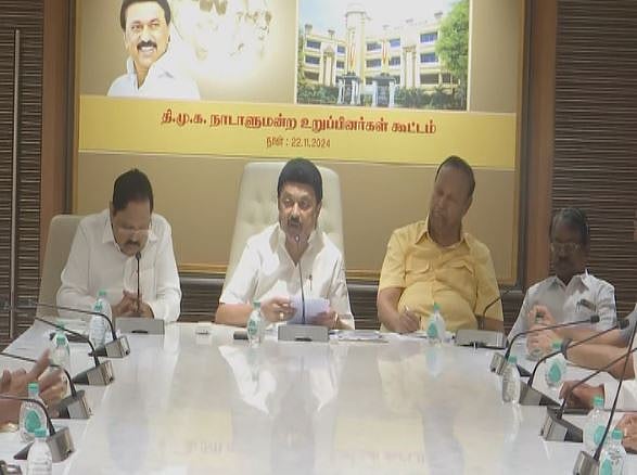 நாடாளுமன்ற குளிர்கால கூட்டத்தொடர் : திமுக எம்.பி-க்கள் கூட்டத்தில் நிறைவேற்றப்பட்ட தீர்மானங்கள் என்ன?