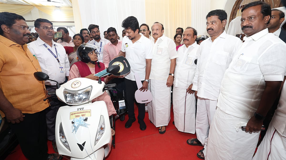 ரூ.80 கோடி : 12,100 பயனாளிகளுக்கு நலத்திட்ட உதவிகளை வழங்கிய துணை முதலமைச்சர் உதயநிதி! 