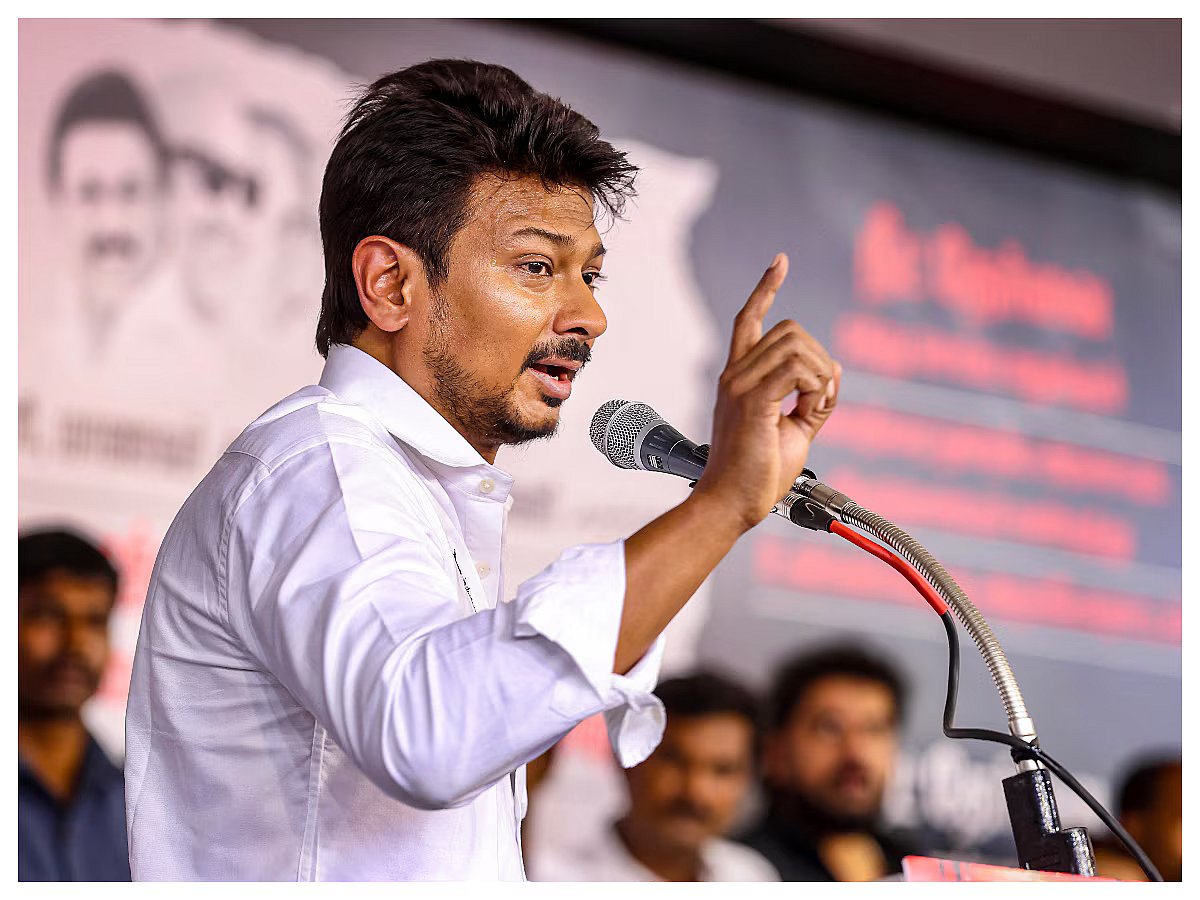 தமிழ்நாட்டு மக்களின் அன்பை பெற்ற துணை முதலமைச்சர் : உதயநிதி ஸ்டாலின் குறித்து ஒரு தொகுப்பு!