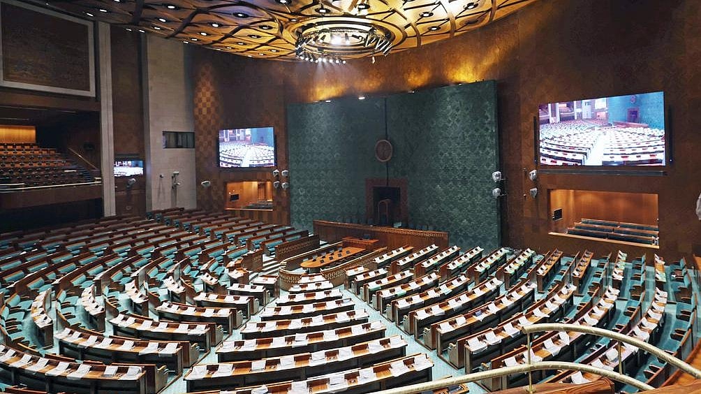 நாடாளுமன்ற இரு அவைகளும் நாள் முழுவதும் ஒத்திவைப்பு! : மூன்றாவது நாளாக முடங்கிய நாடாளுமன்றம்!