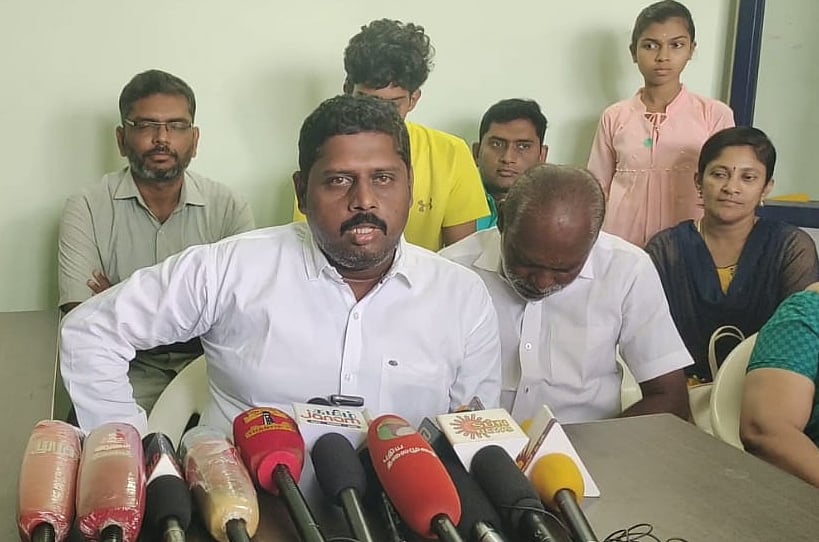 கிருஷ்ணகிரி, கோவை, நாமக்கல்... அடுத்தடுத்து கலைப்பு.. நாதக நிர்வாகிகளின் அறிவிப்பால் சீமான் அதிர்ச்சி! 