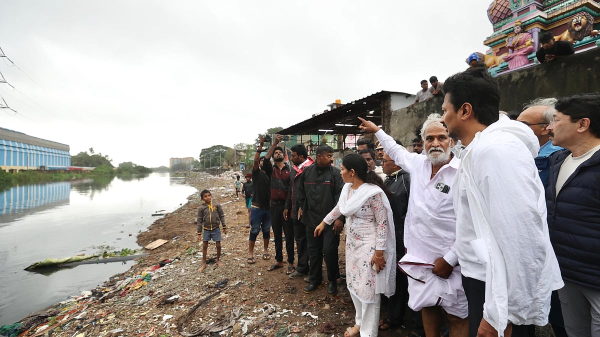 ஃபெஞ்சல் புயல் : மக்களை பாதுகாக்கும் பணியில் துணை முதலமைச்சர் உதயநிதி  ஸ்டாலின்!