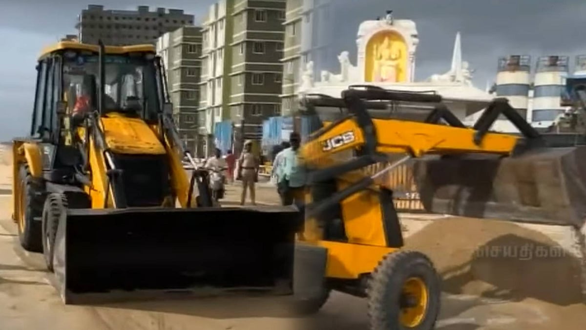 ஃபெஞ்சல் புயலால் மெரினா லூப் சாலையில் குவிந்த மணல்! : JCB கொண்டு அகற்றிய சென்னை மாநகராட்சி ஊழியர்கள்!