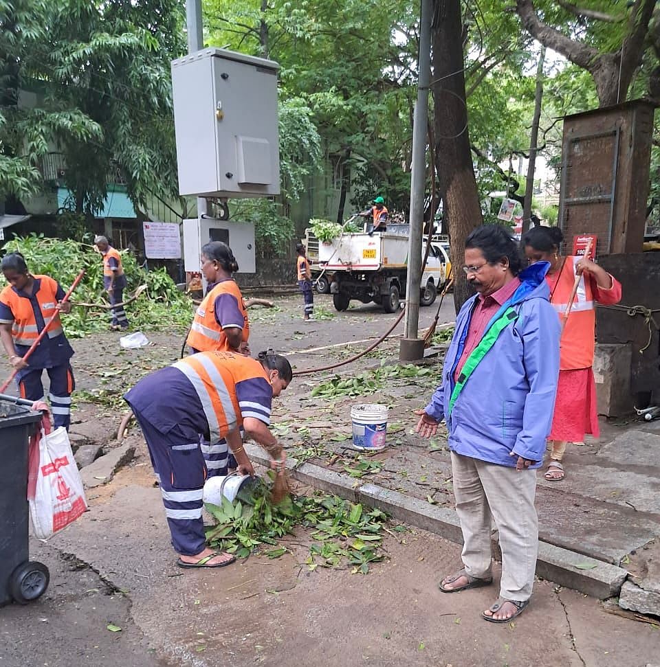 ஃபெஞ்சல் புயல் : தமிழ்நாடு அரசின் தீவிர செயல்பாட்டால் ஒரே நாளில் இயல்பு நிலைக்கு திரும்பிய சென்னை !