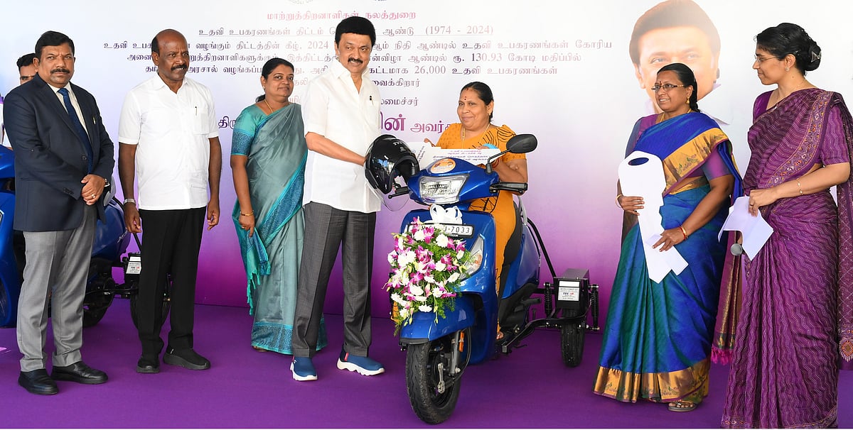 “விழுதுகள்” மறுவாழ்வு சேவை ஊர்தி - ஒப்புயர்வு மைய சேவைகள்! : முதலமைச்சர் மு.க.ஸ்டாலின் தொடங்கி வைத்தார்!