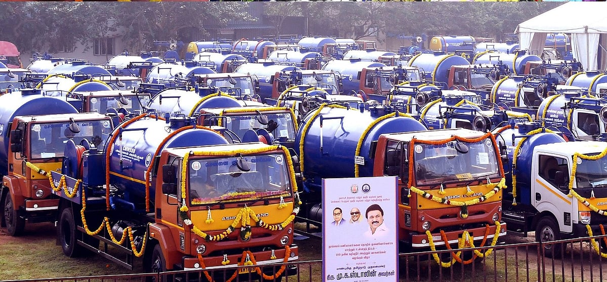 தொழில் முனைவோராக மாறும் தூய்மை பணியாளர்கள்: 100 நவீன கழிவுநீர் அகற்றும் வாகனங்களை வழங்கிய முதலமைச்சர் !