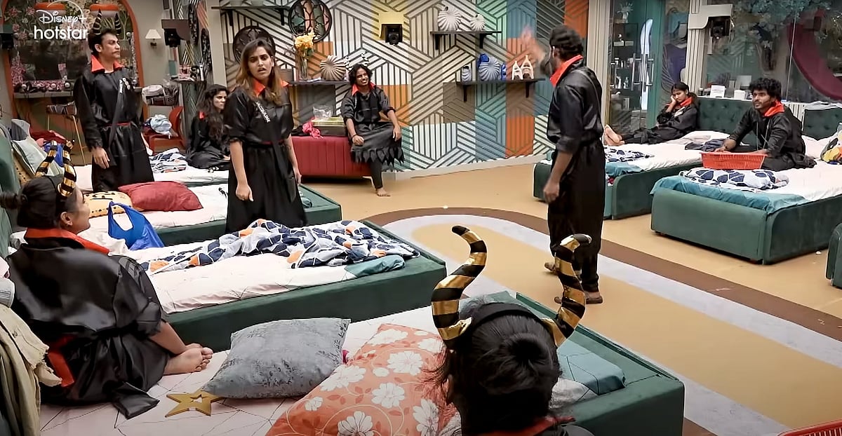 பேயாட்டம் ஆடிய BB வீடு : Gang-னால வீட்டோட விளையாட்டே கெட்டுப்போச்சு : வறுத்தெடுக்கும் விஜய் சேதுபதி!