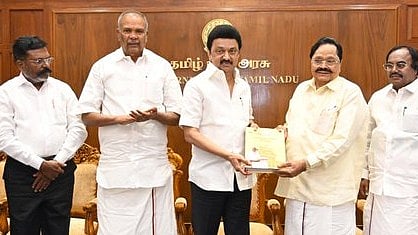 ”சட்டமன்ற நாயகர்- கலைஞர்” : நூற்றாண்டு விழா சிறப்பு மலரை வெளியிட்டார் முதலமைச்சர் மு.க.ஸ்டாலின்!