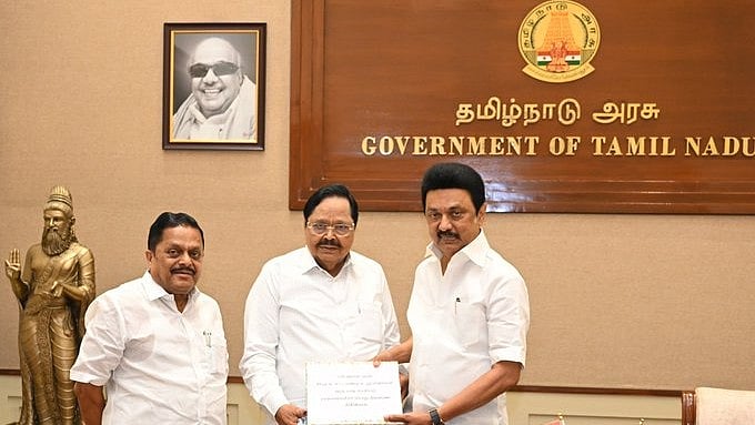 ஃபெஞ்சல் புயல் நிவாரணம் : :ரூ.1.30 கோடி நிதியை வழங்கிய தி.மு.க MLA-க்கள்!