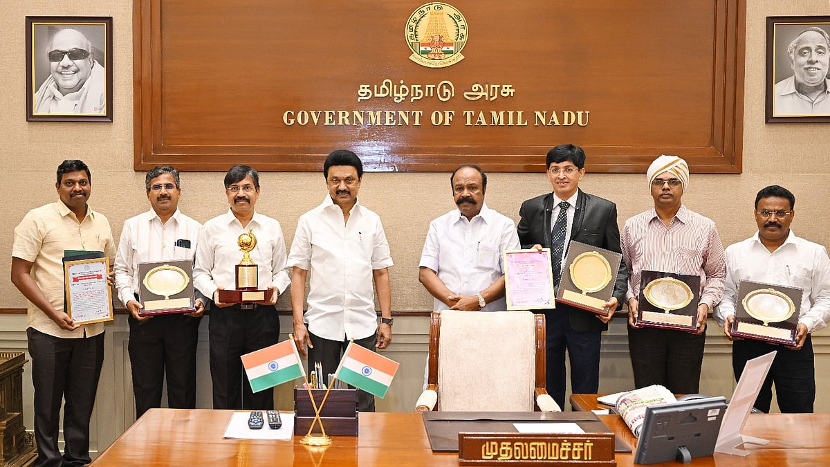 மாநில கூட்டுறவு வங்கிகளின் தேசிய இணையத்தின் விருதுகள்: தமிழ்நாடு கூட்டுறவு வங்கிகளுக்கு 5 விருதுகள் !