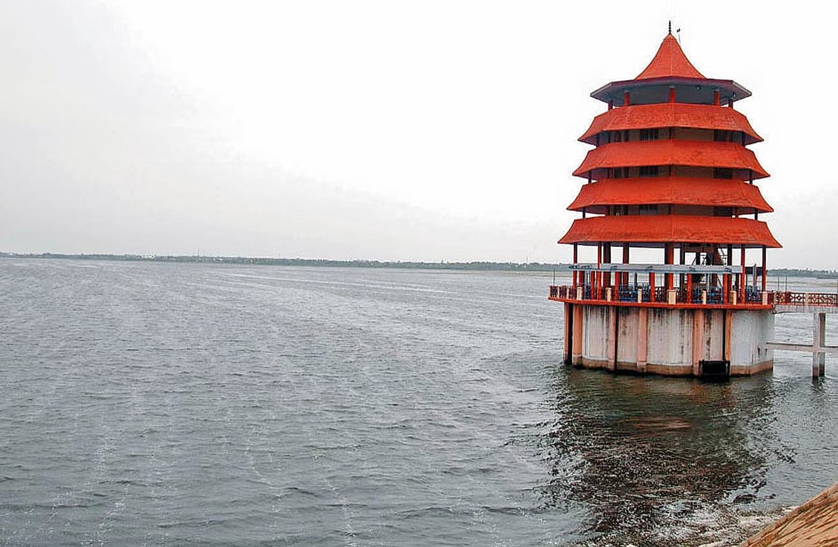 செம்பரம்பாக்கம் ஏரியில் 1000 கன அடி நீர் திறப்பு: அடையாறை ஒட்டியுள்ள பகுதிகளுக்கு வெள்ள அபாய எச்சரிக்கை !