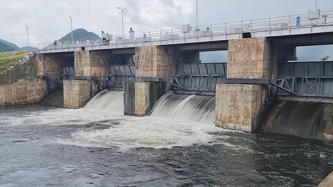 தொடர் கனமழை : தேனி மஞ்சளாறு கரையோர மக்களுக்கு வெள்ள அபாய எச்சரிக்கை விடுப்பு !  