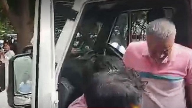 ரூ. 3.5 லட்சம் லஞ்சம் : GST துணை ஆணையர் உள்ளிட்ட 3 அதிகாரிகள் கைது!