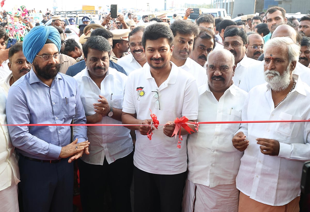 உணவு பிரியர்களுக்காக முதல்முறை... 45 அரங்குகளுடன் மெரினா கடற்கரையில் தொடங்கியது உணவுத் திருவிழா.. விவரம்!